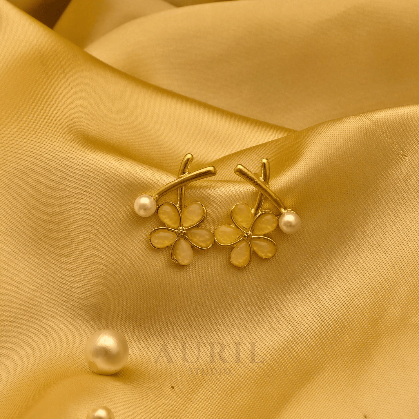 Daisy Stem Pearl Flower Stud Earrings