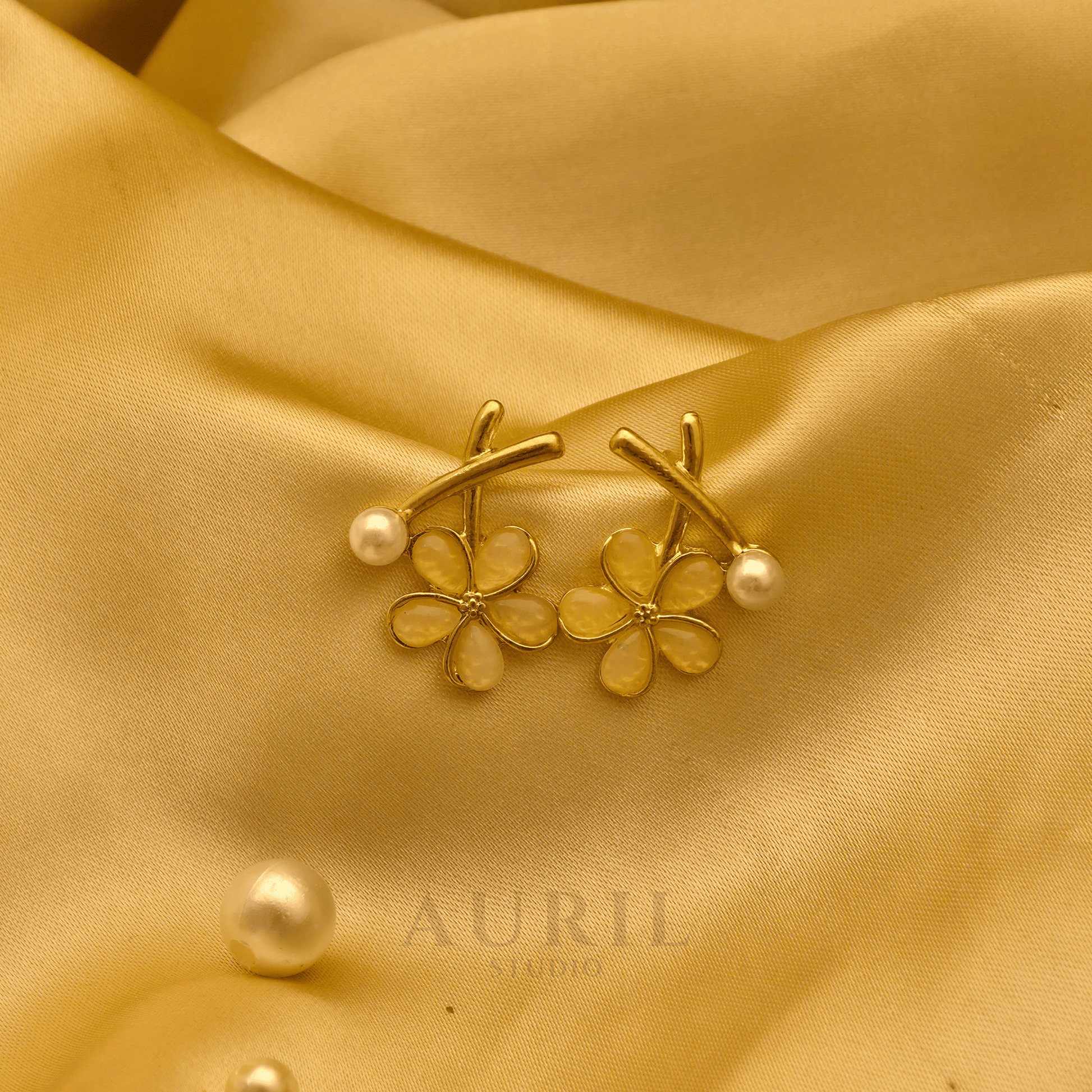 Daisy Stem Pearl Flower Stud Earrings