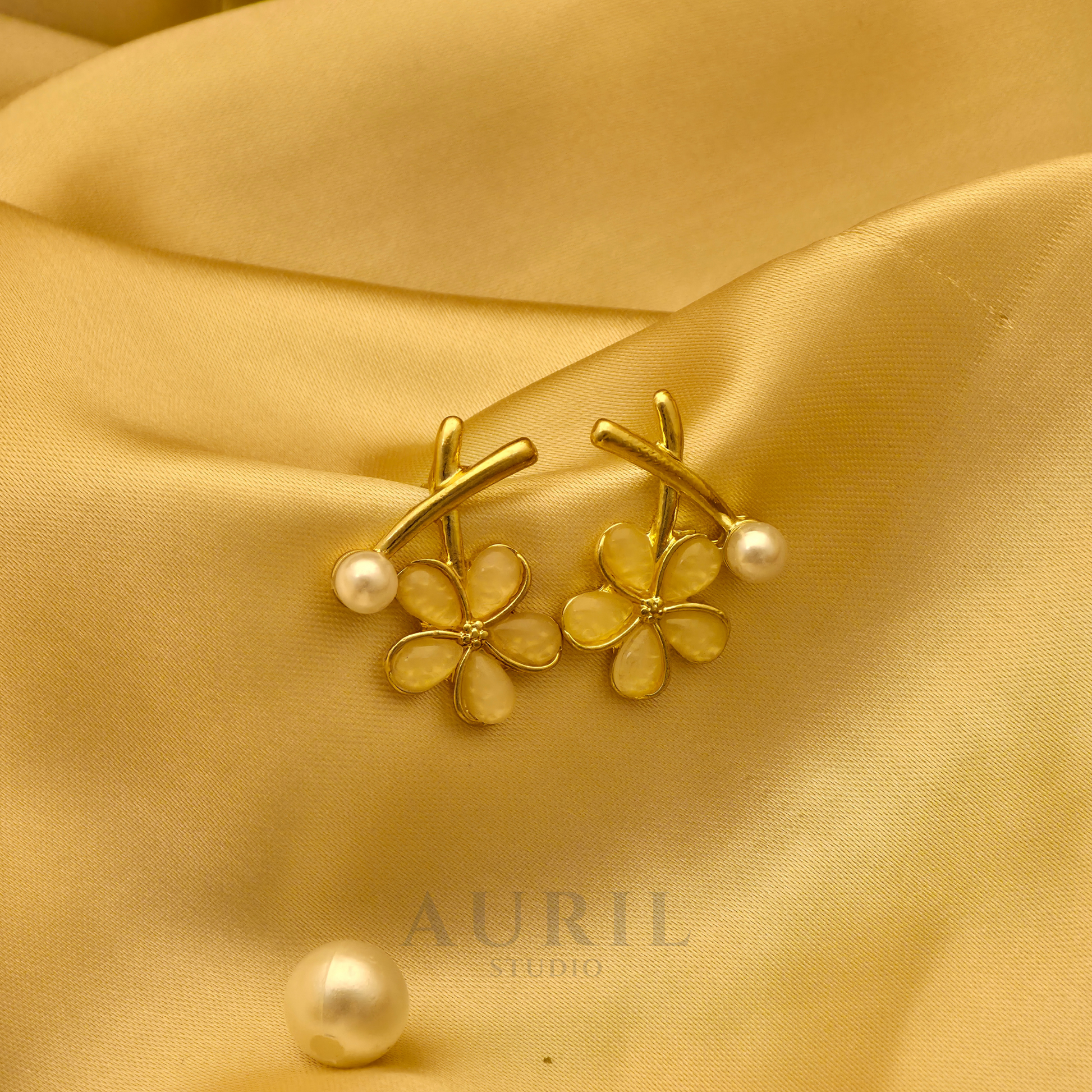 Daisy Stem Pearl Flower Stud Earrings
