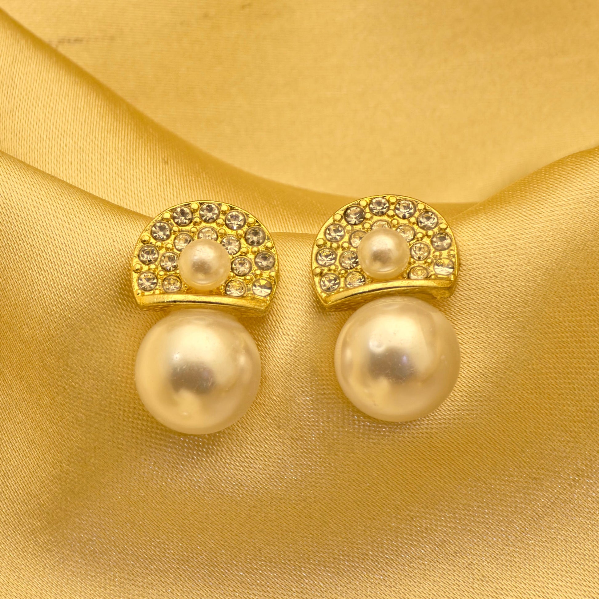 Oyster Shell Double Pearl Stud Earrings