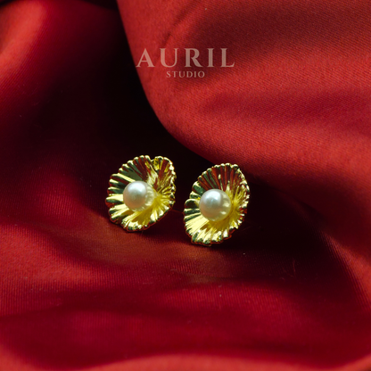 Textured Poppy Pearl Stud Earrings